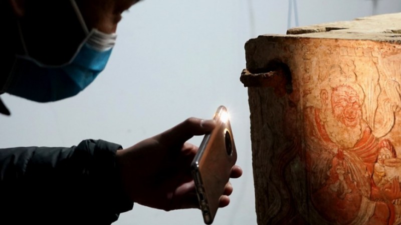 Archaeologists find 570 ancient tombs in central China