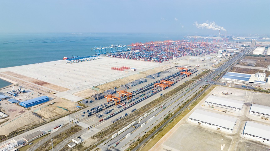 China rail-sea intermodal trains transport 120,000 TEU containers in first two months of 2023