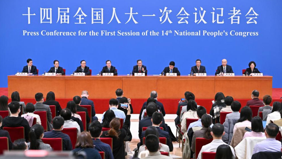 Chinese premier meets press after annual legislative session