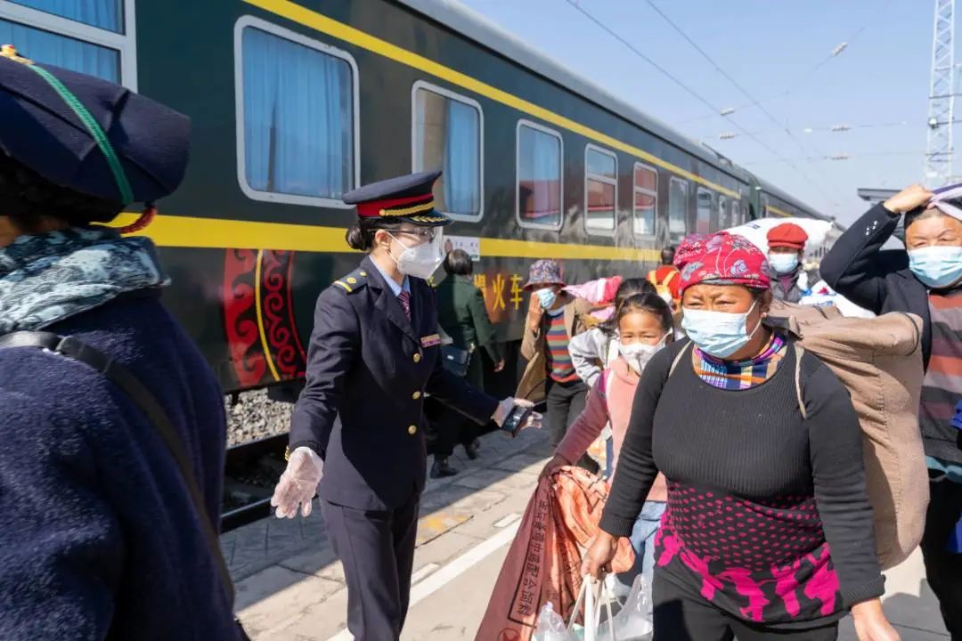 Railway services give rural residents in Daliang Mountains key to prosperity