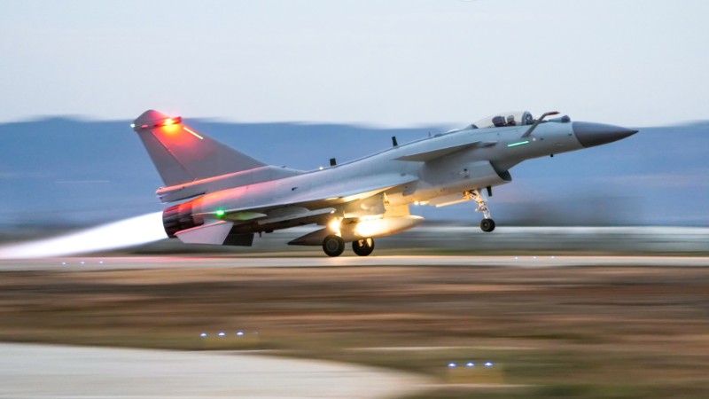 Fighter jets leave for 24-hour flight