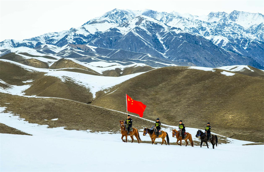 Police patrol borderline in NW China's Xinjiang