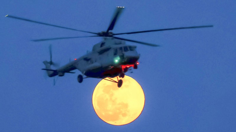 Helicopters in night flight