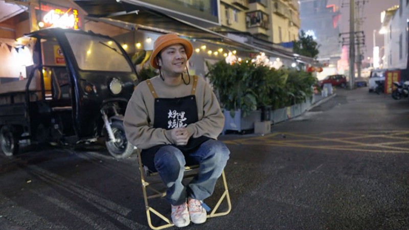 Changsha stall owner interprets youth's life attitude with new consumption style