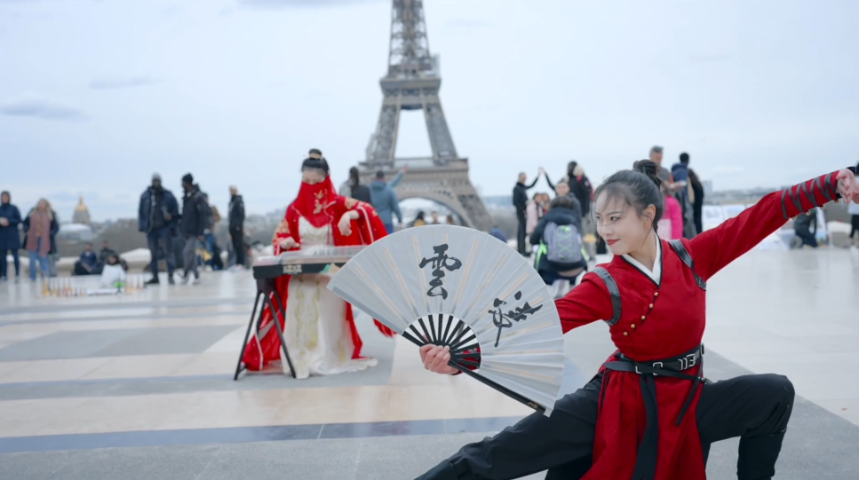 Parisian performance mixing Chinese music and martial arts impresses audience