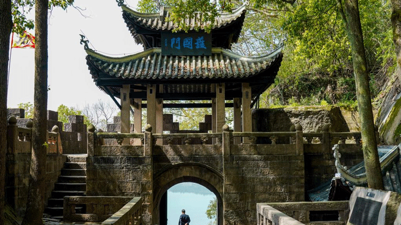 Archaeological site attracts tourists in Chongqing, SW China