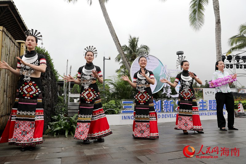 Cultures of local ethnic groups in China’s Hainan displayed at Boao Forum for Asia