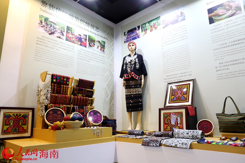 Cultures of local ethnic groups in China’s Hainan displayed at Boao Forum for Asia