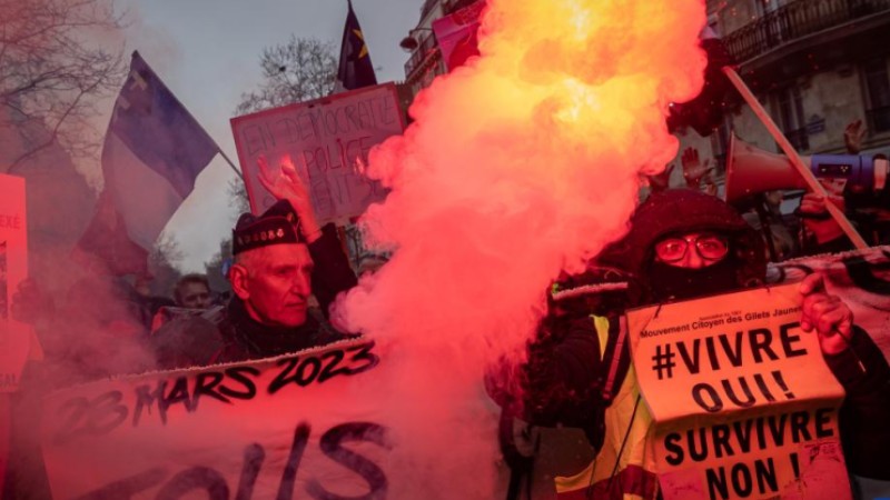 French protests continue over gov't pension reform bill