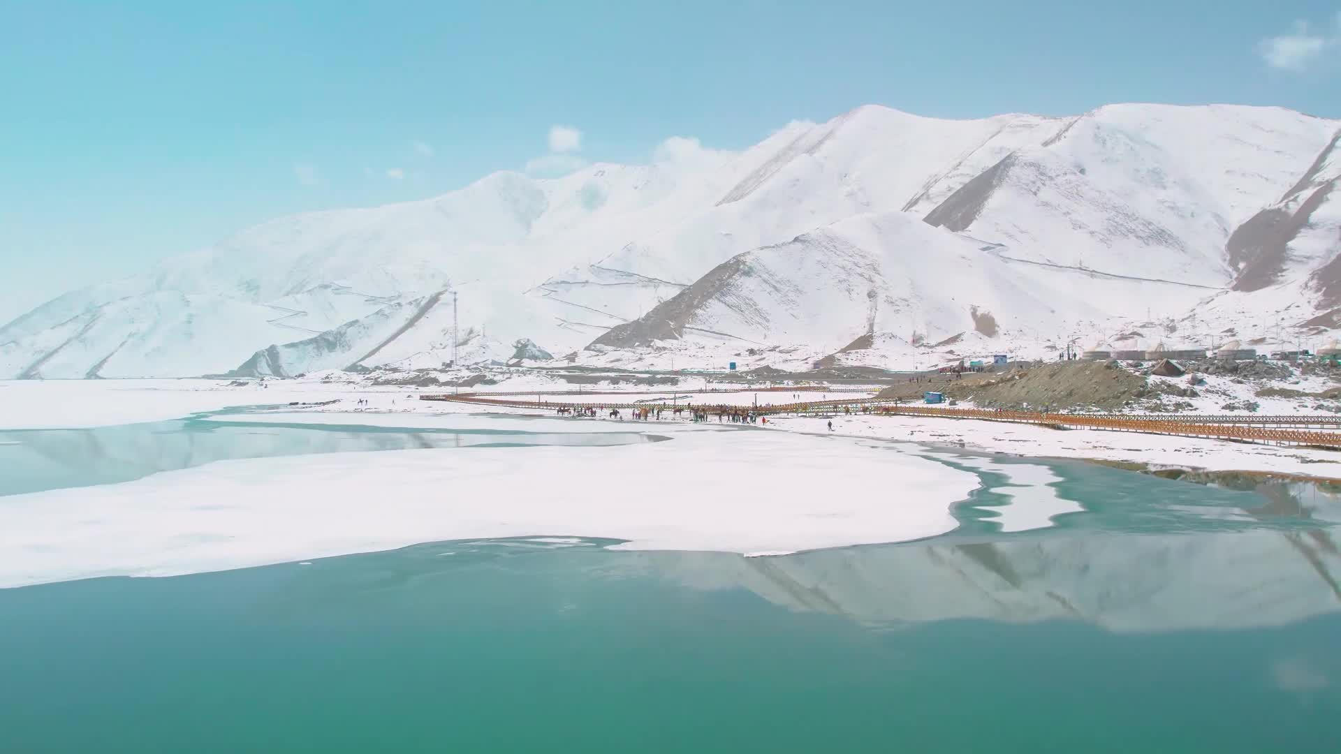 Breathtaking view of Karakul lake in NW China’s Xinjiang after spring snowfall