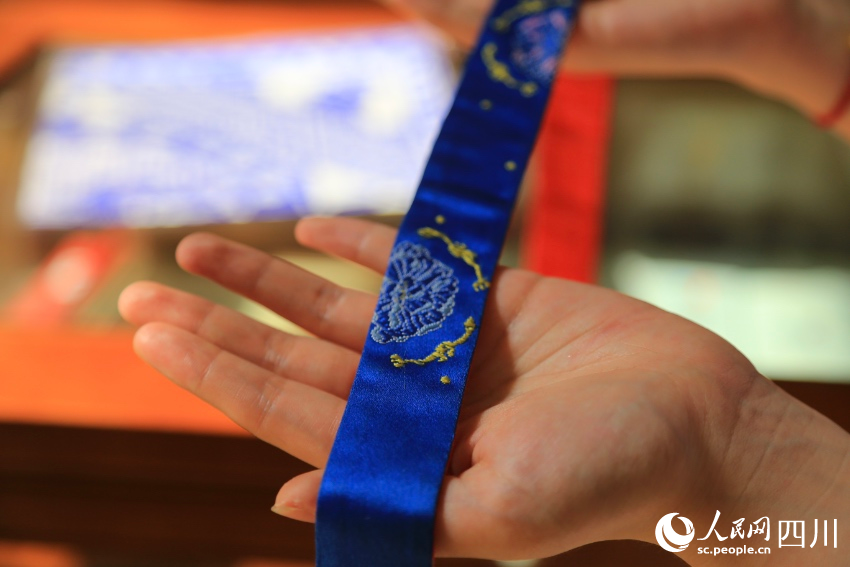 Chengdu Universiade's medal ribbons applying craftsmanship of Shu brocade showcase Chinese aesthetics