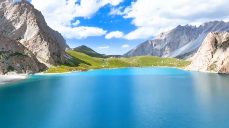 Hidden gem of the plateau: Discover the unique beauty of Paradise Lake in Xinjiang