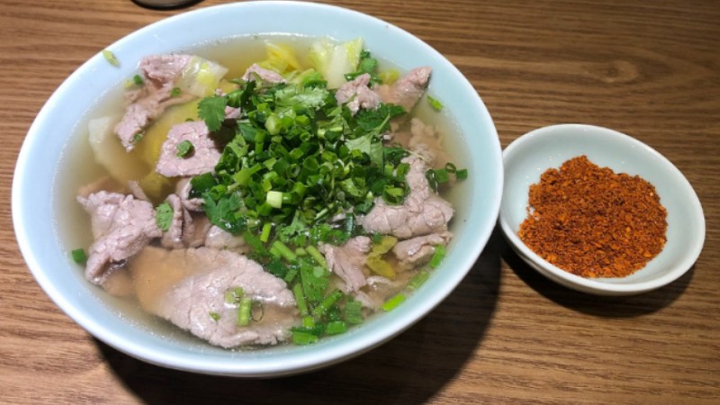 "Foot-lift" beef: A standing-room-only delicacy from Leshan