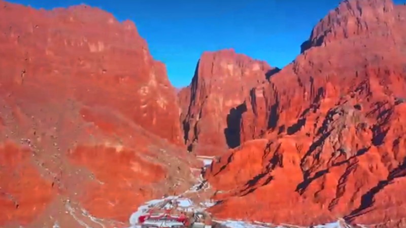 Unveil the enigmatic beauty of Tianshan Grand Canyon in Xinjiang