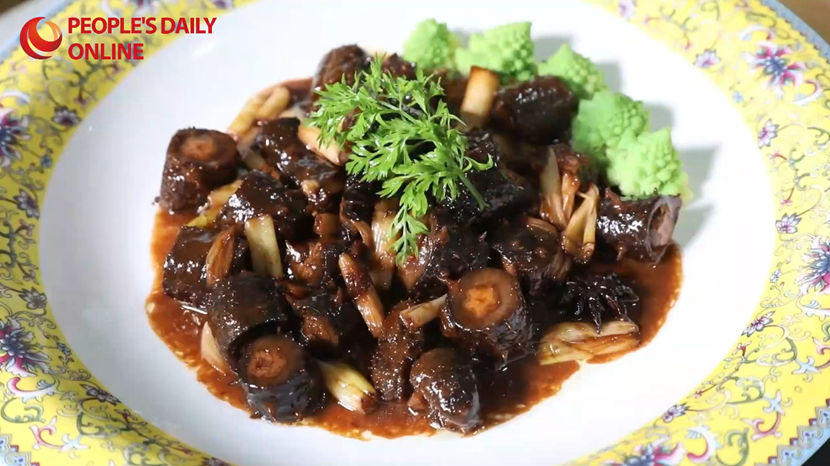 Shandong cuisine's elegant delicacy: Braised sea cucumber with scallion