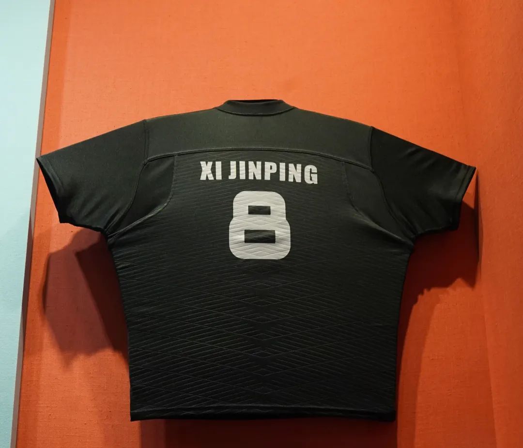 A glimpse into sports-related gifts Xi received - Chinadaily.com.cn