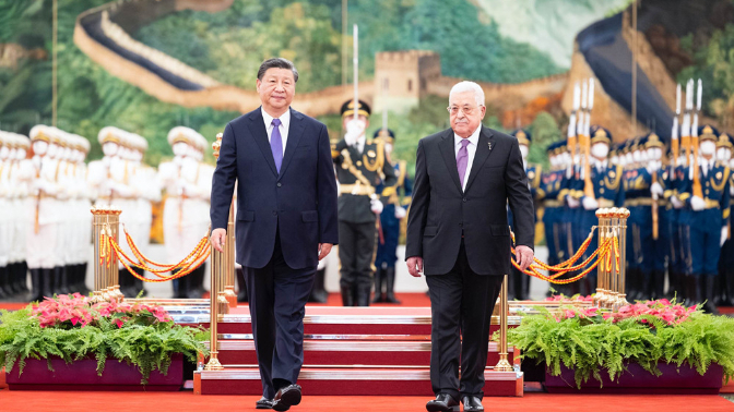Xi, Abbas witness signing of bilateral cooperation documents