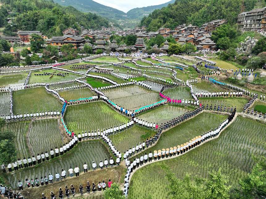 Thousands revel in Grand Song of Dong in SW China's Guizhou