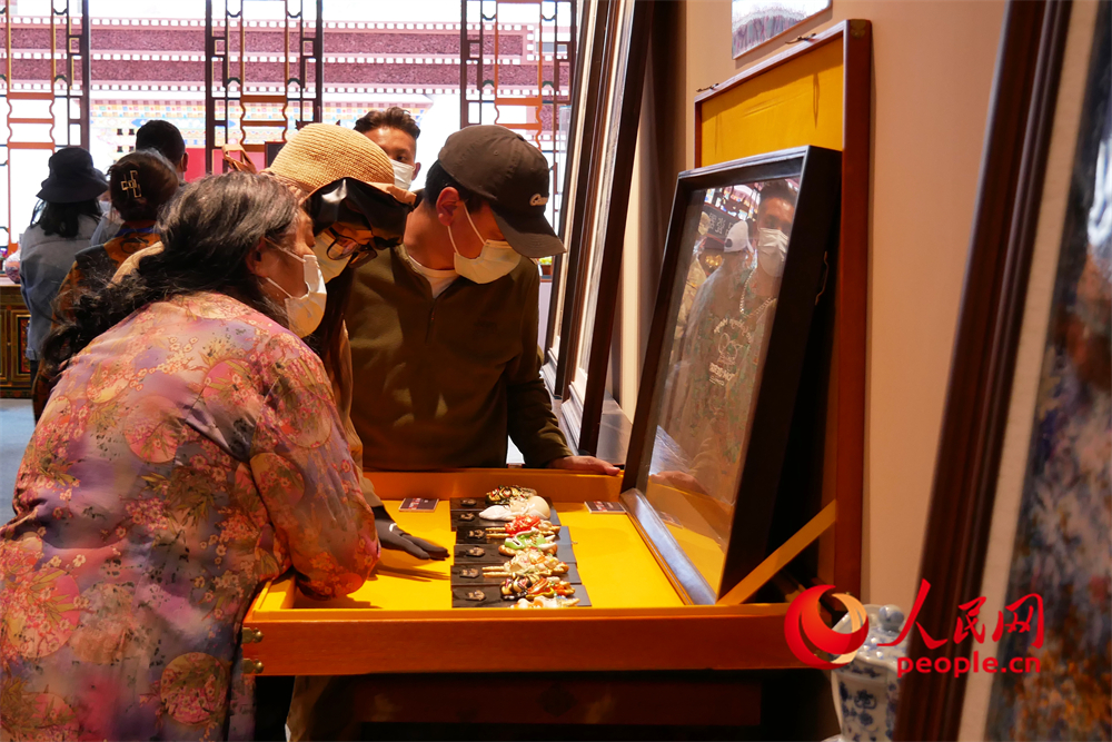 Exhibition of Xizang's culture attracts throngs of visitors