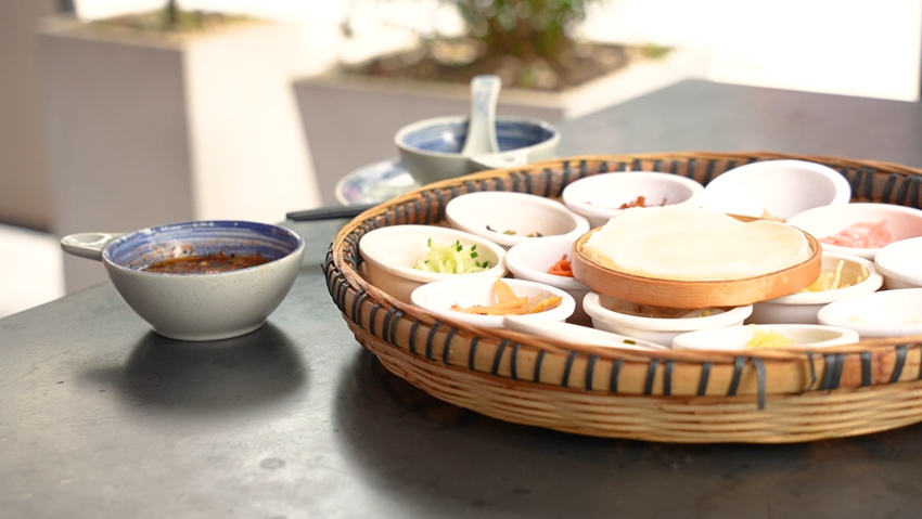 Delectable snack "siwawa" captivates palates in SW China's Guiyang