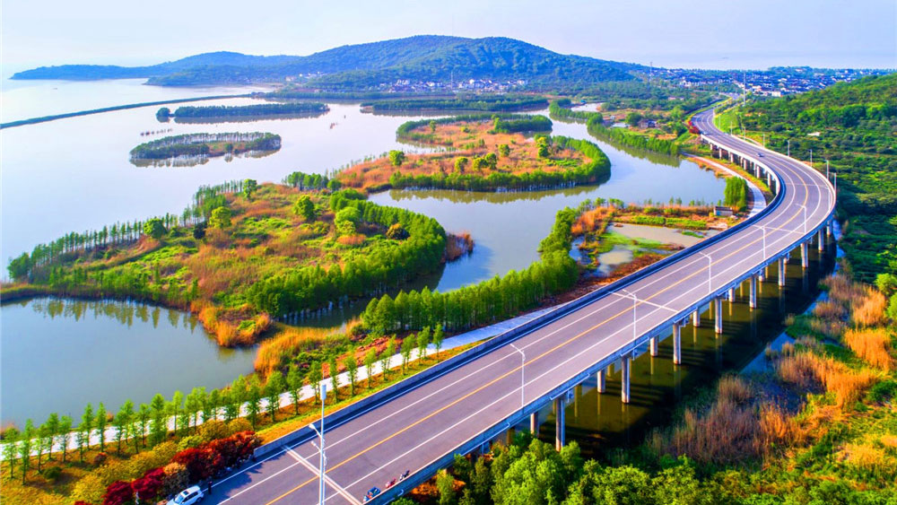 China reveals "10 most beautiful rural roads" in 2022