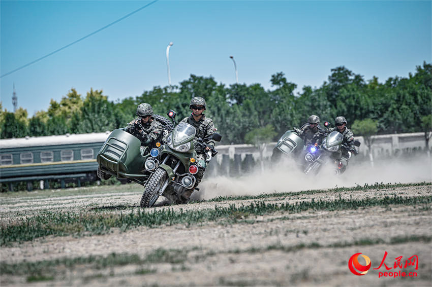 Armed police soldiers take part in driving training in N China's Tianjin