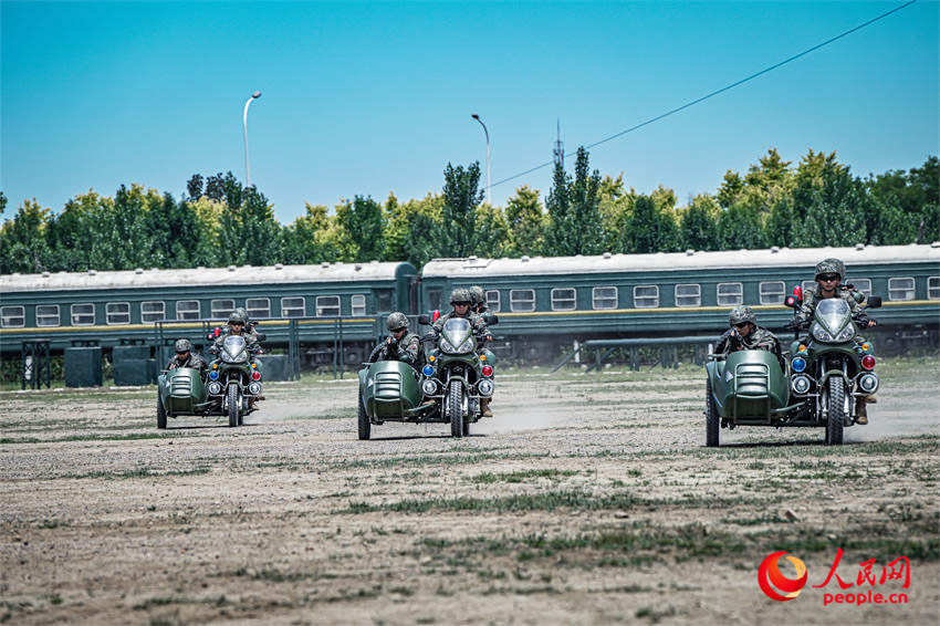 Armed police soldiers take part in driving training in N China's Tianjin