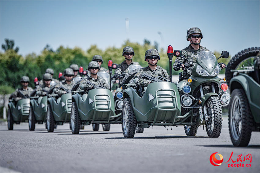 Armed police soldiers take part in driving training in N China's Tianjin