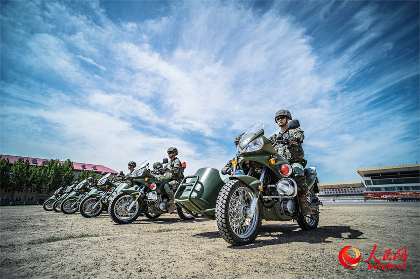 Armed police soldiers take part in driving training in N China's Tianjin