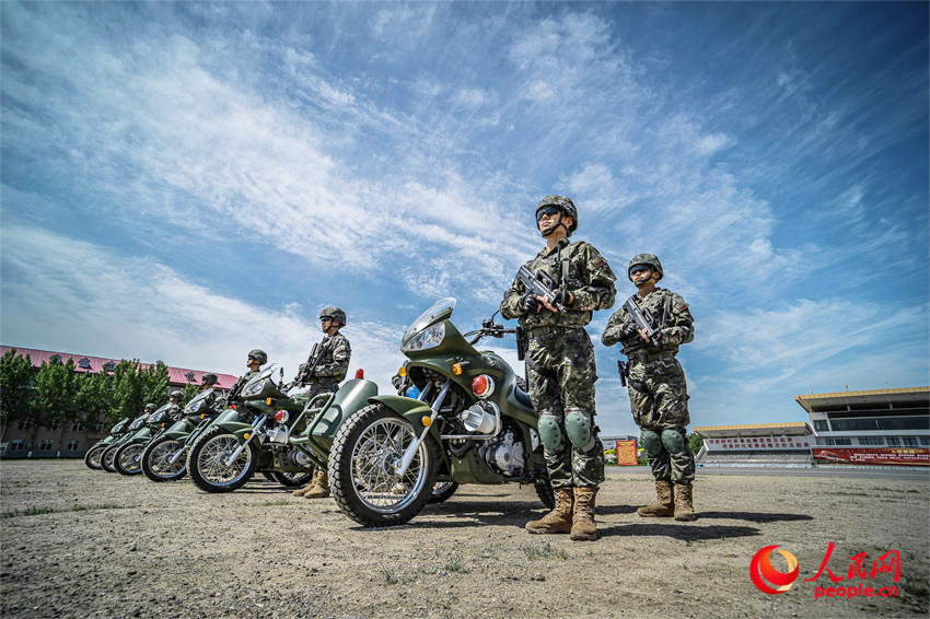 Armed police soldiers take part in driving training in N China's Tianjin