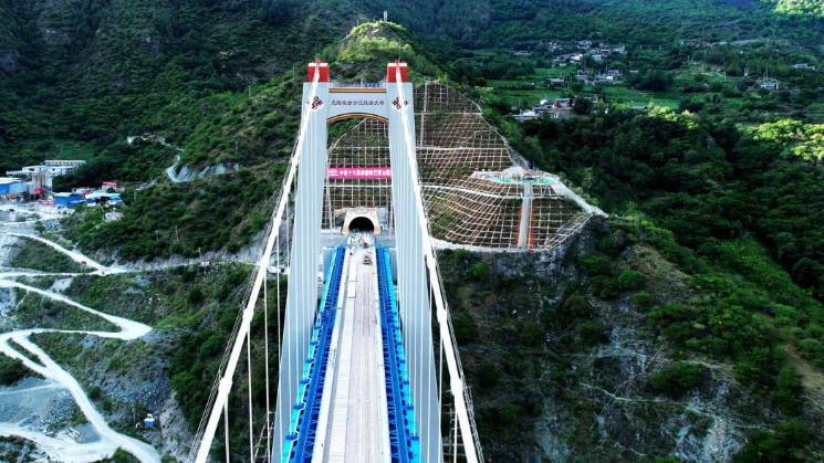 Completion of tunnel marks major milestone for Lijiang-Shangri-La Railway project