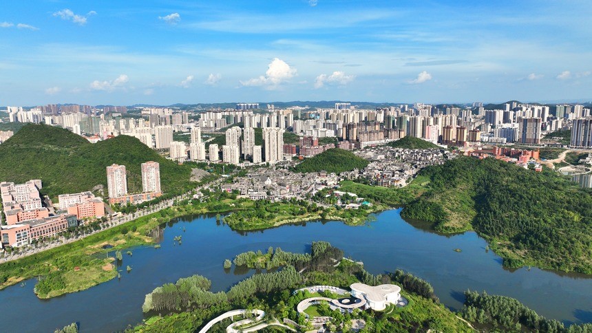 Stunning summer scenery of picturesque Qingzhen in SW China's