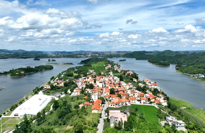 Stunning summer scenery of picturesque Qingzhen in SW China's