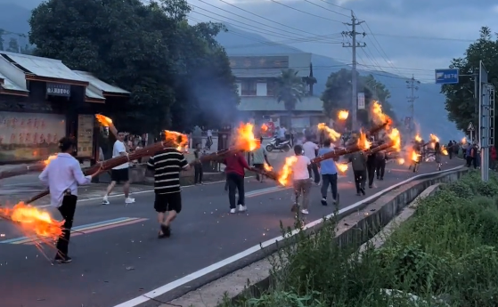 Yi ethnic group celebrates torch festival