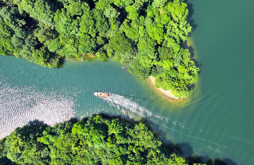 Picturesque scenery of national water conservancy scenic area in Yifeng, E China's Jiangxi