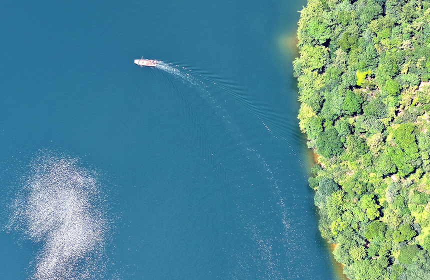 Picturesque scenery of national water conservancy scenic area in Yifeng, E China's Jiangxi