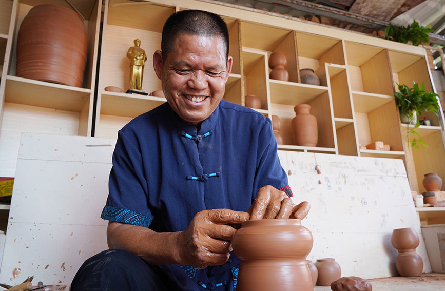 Red clay pottery industry boosts rural revitalization in S China's Guangxi