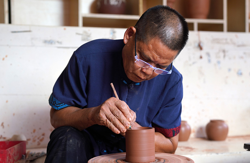 Red clay pottery industry boosts rural revitalization in S China's Guangxi