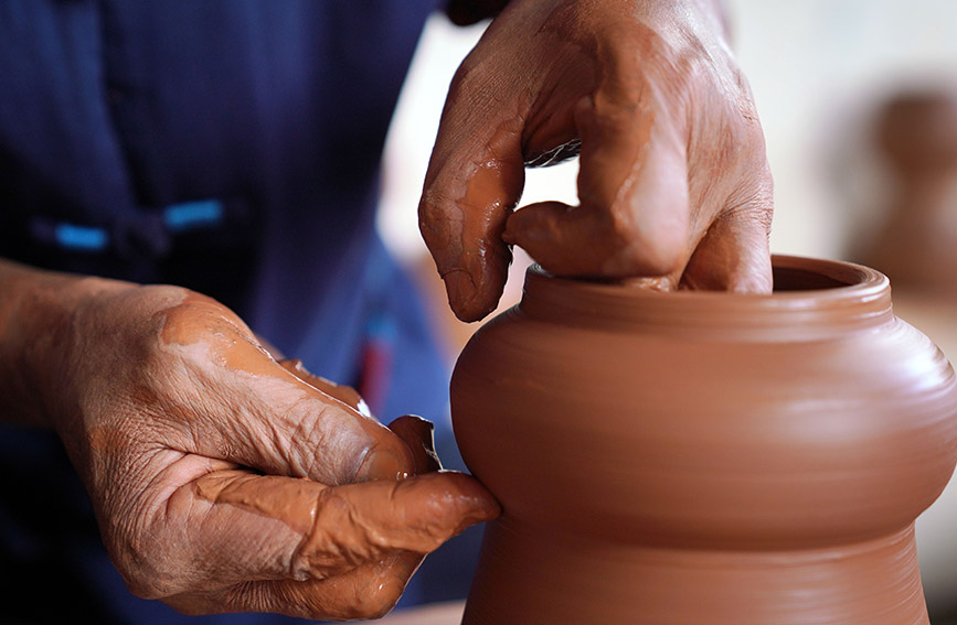 Red clay pottery industry boosts rural revitalization in S China's Guangxi