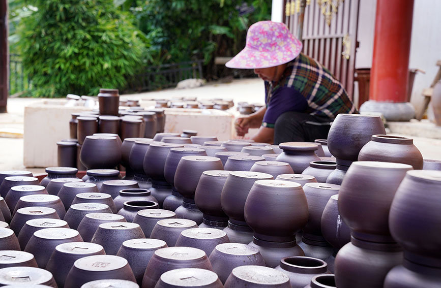 Red clay pottery industry boosts rural revitalization in S China's Guangxi