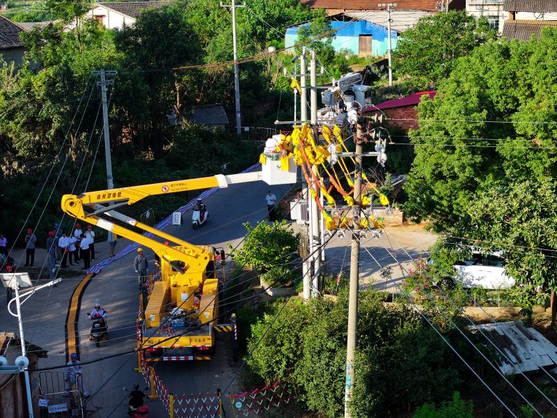 State Grid carries out extensive power distribution network inspection, maintenance project in C China's Hunan