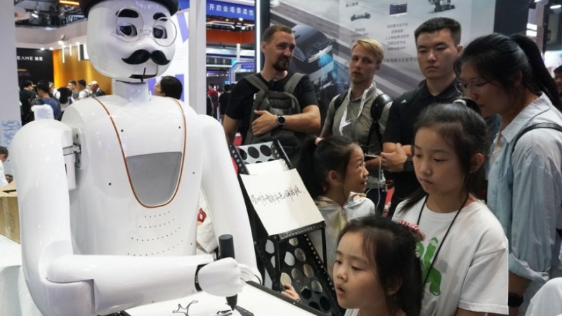 Humanoid robots bring artificial intelligence to services