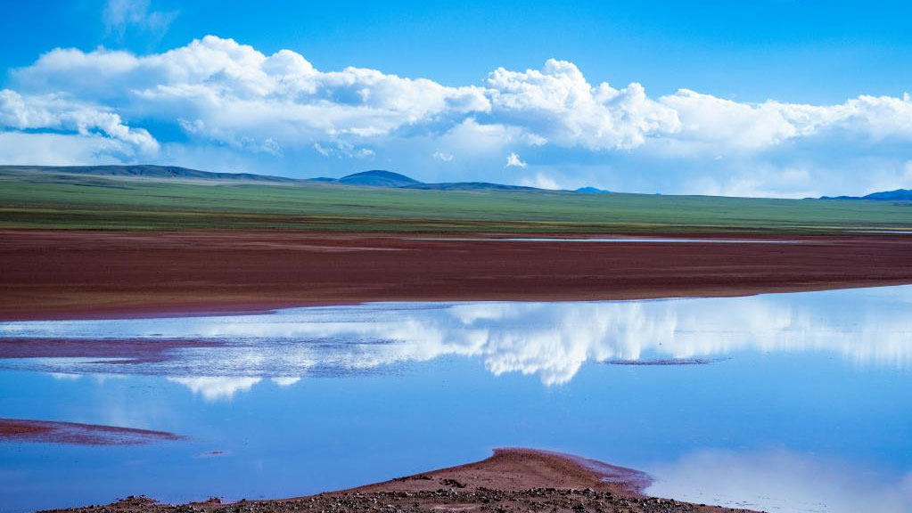 Lake scenery in SW China's Tibet