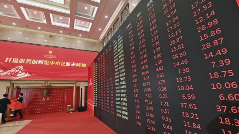 China halves stamp duty on stock trading