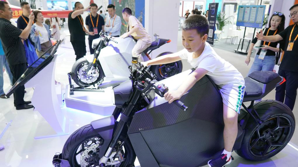 Cutting-edge technologies attract visitors at 2023 CIFTIS in Beijing