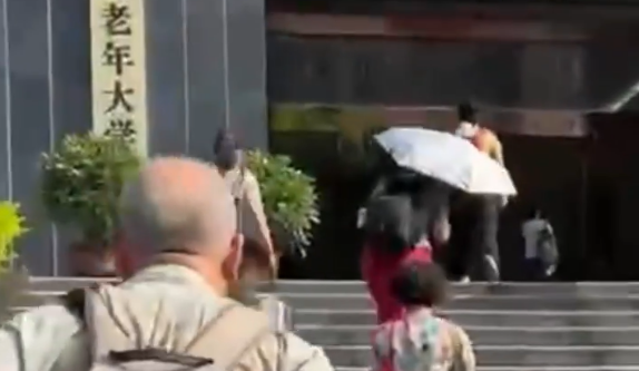 Chinese school welcomes silver-haired students