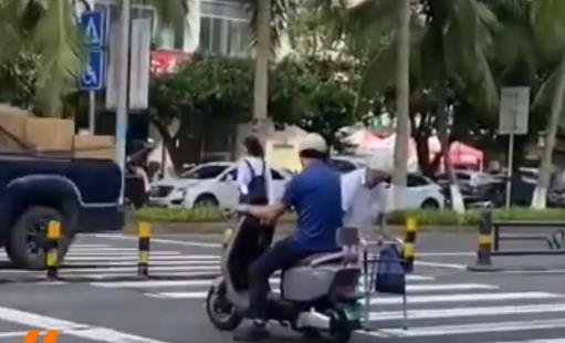 Man blocks rush-hour traffic for elderly man