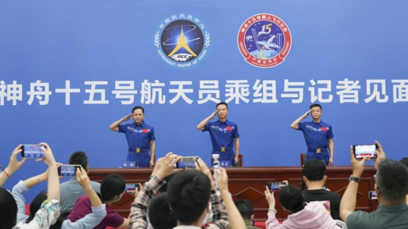 China honors Shenzhou-15 mission astronauts with medals