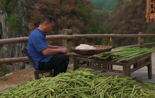 The ink that takes five years to make: Longquan lotus silk paste
