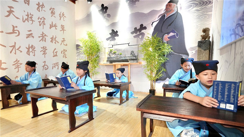 Finalists of 2023 "My Story of Chinese Hanzi" international competition visit ancient academy in N China's Jincheng